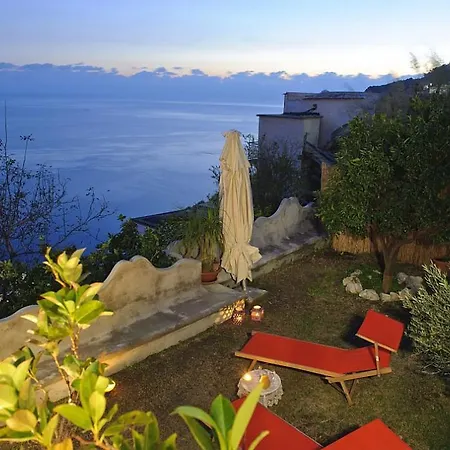 Sleeps 4 Air Con Wifi
